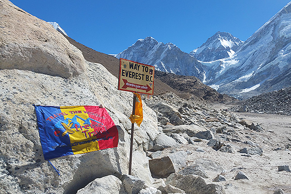 Everest Base Camp si Annapurna Circuit
